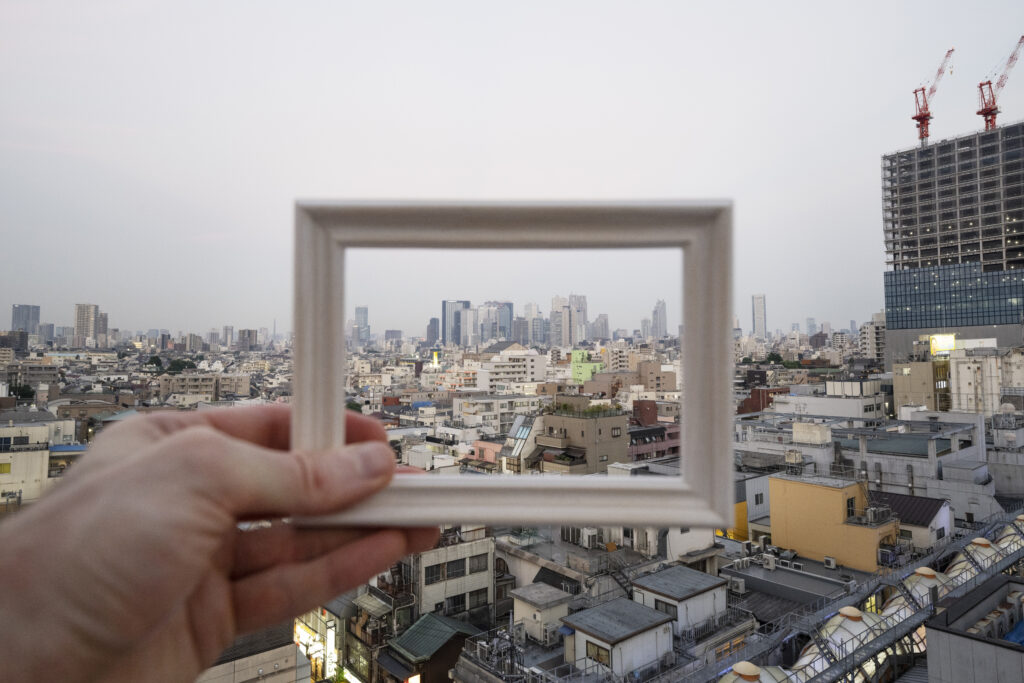 framing-landscape-while-traveling